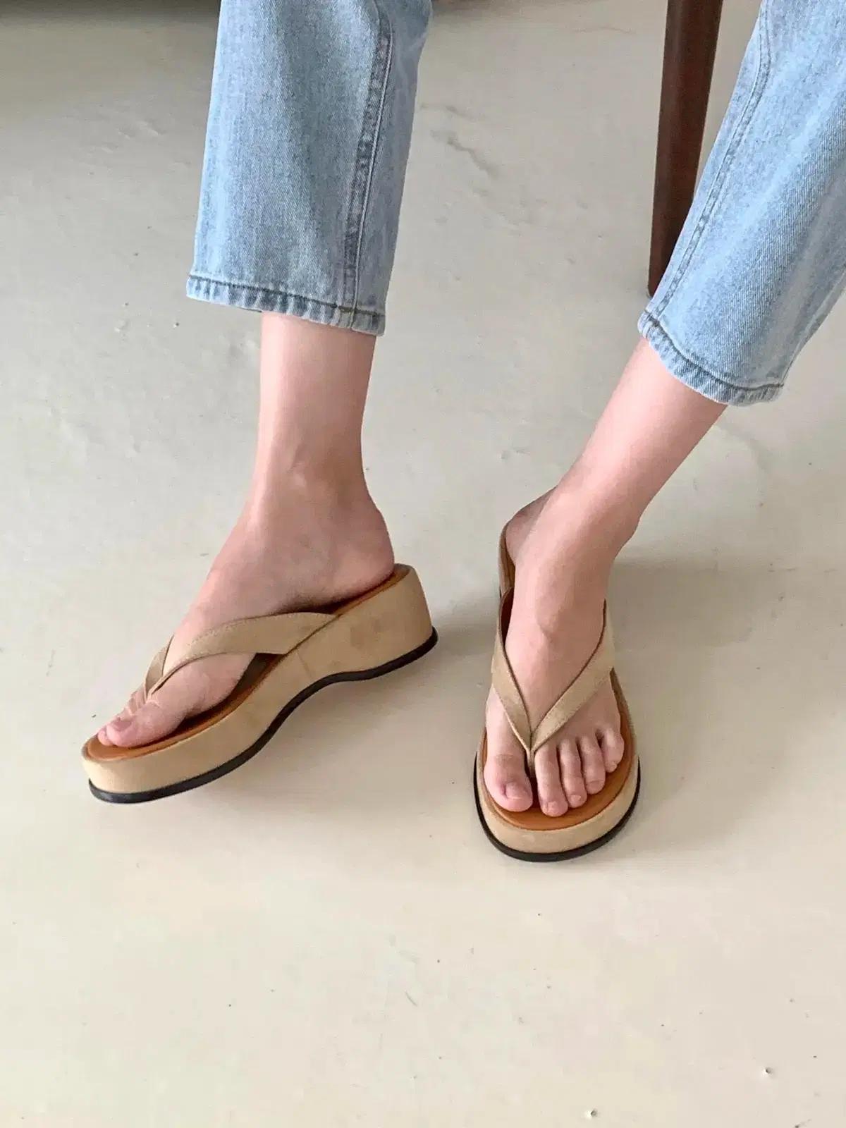 #세일 9304 스웨이드 배색플랫폼 5cm 쪼리슬리퍼 245 브라운 2