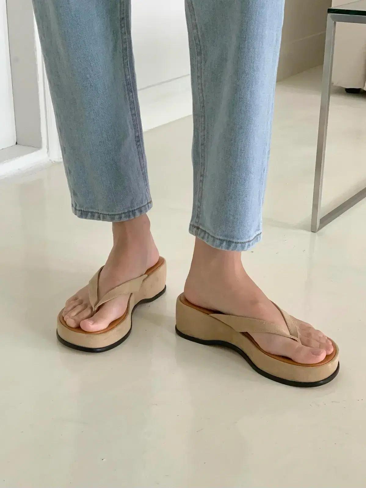 #세일 9304 스웨이드 배색플랫폼 5cm 쪼리슬리퍼 245 브라운 6