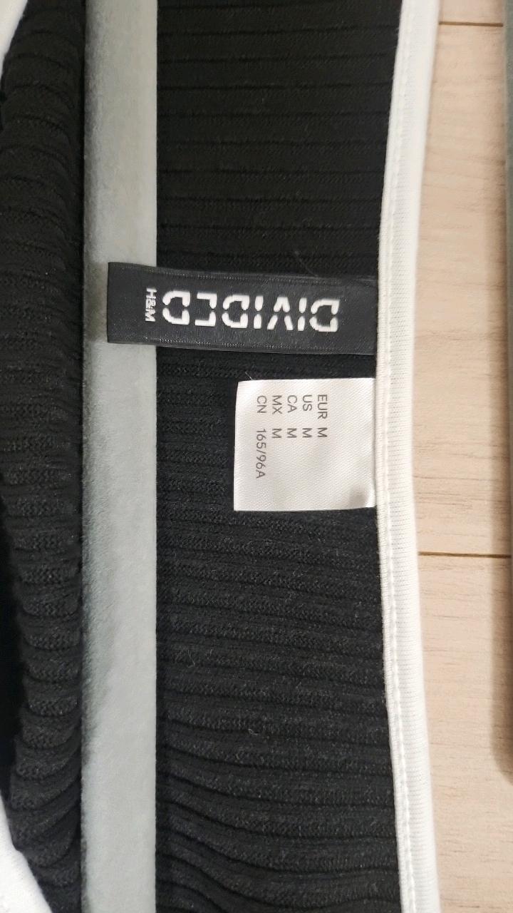 H&M Divided 배색 라인 골지 크롭 긴팔 티셔츠 3
