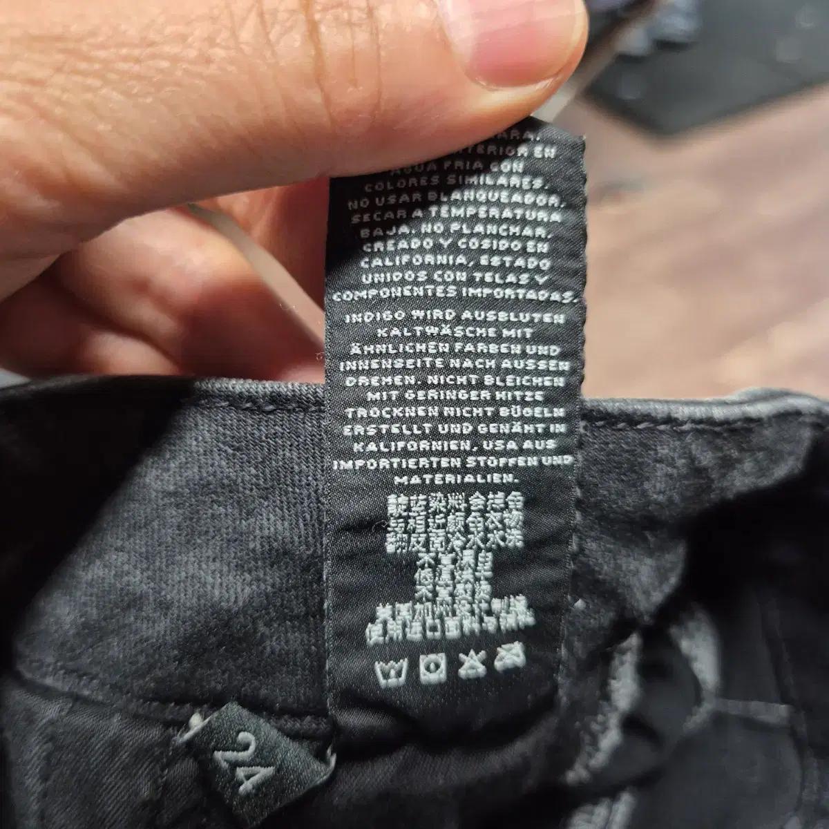 J BRAND 블랙 데님 팬츠 5