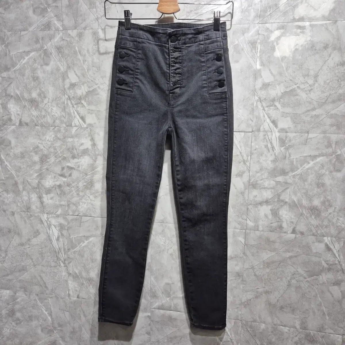 J BRAND 블랙 데님 팬츠 2