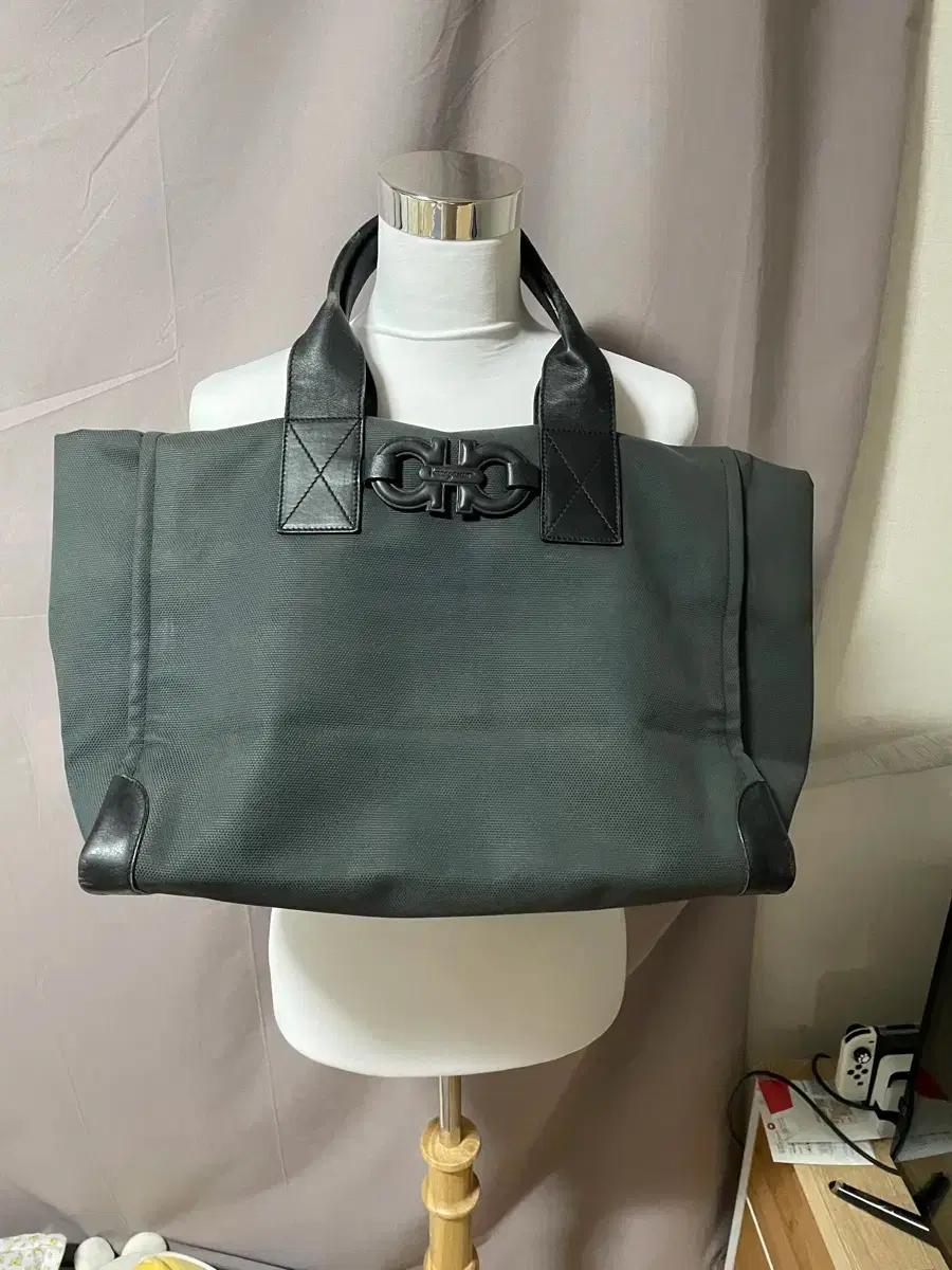 페레가모 빅 토트백 2