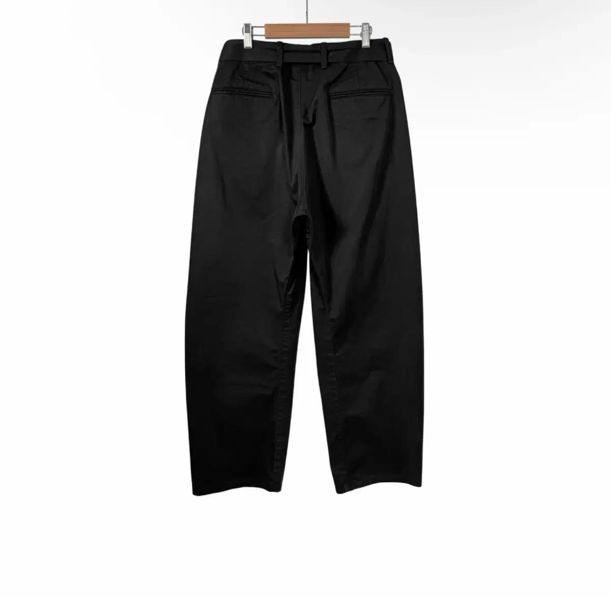 [S] 르메르 남성 트위스트 벨트 코튼 팬츠 블랙 PA302 LD076 4