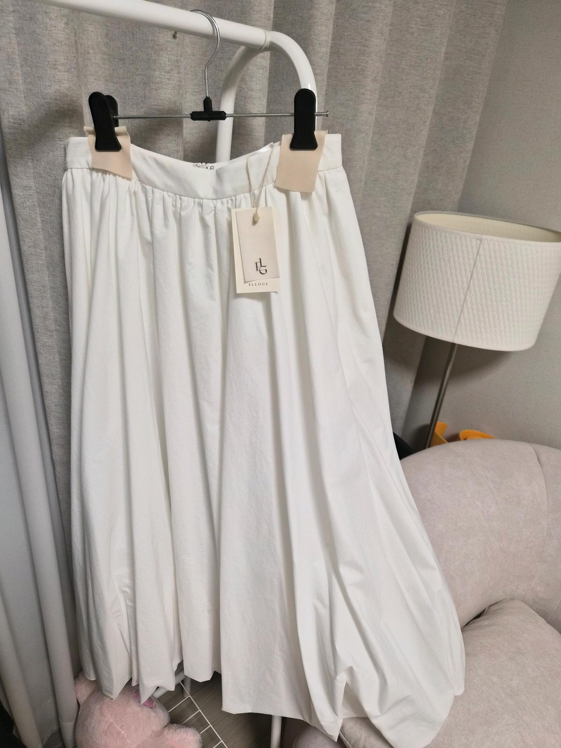 ELLOGE Joy Puffball Skirt 엘로주 조이 퍼프볼 스커트 화이트 3