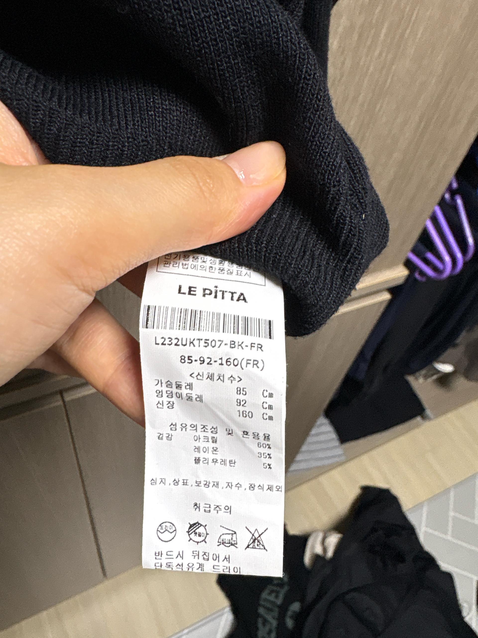레피타 퍼프 소매 보석 단추 니트 카디건 블랙 4