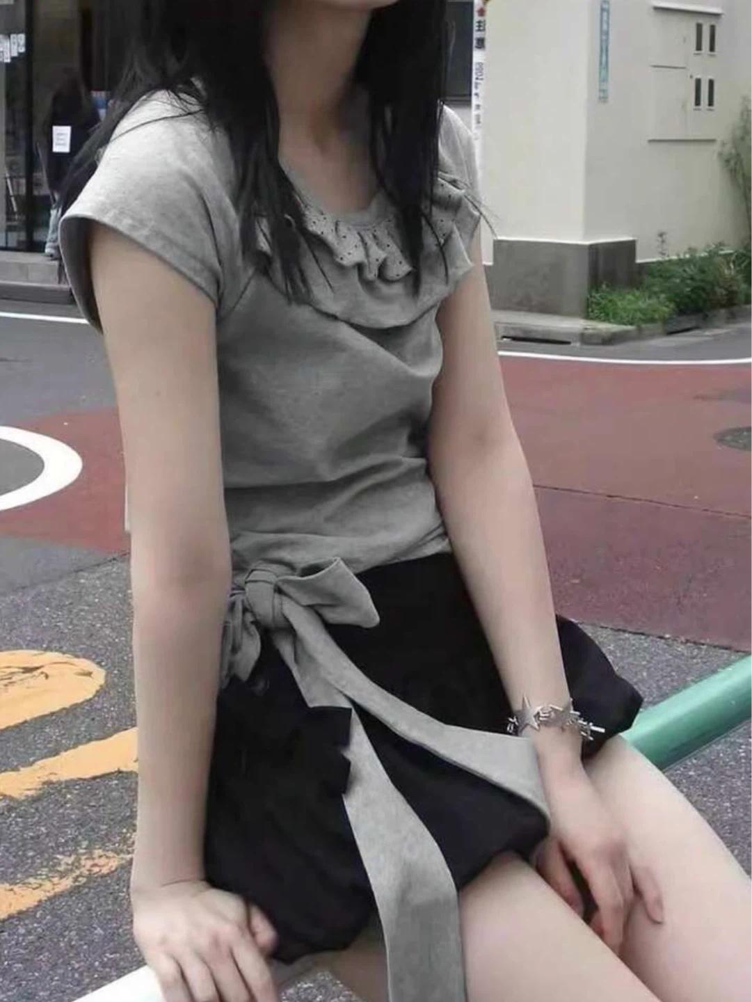 프릴 디테일 그레이 반팔 티셔츠 3