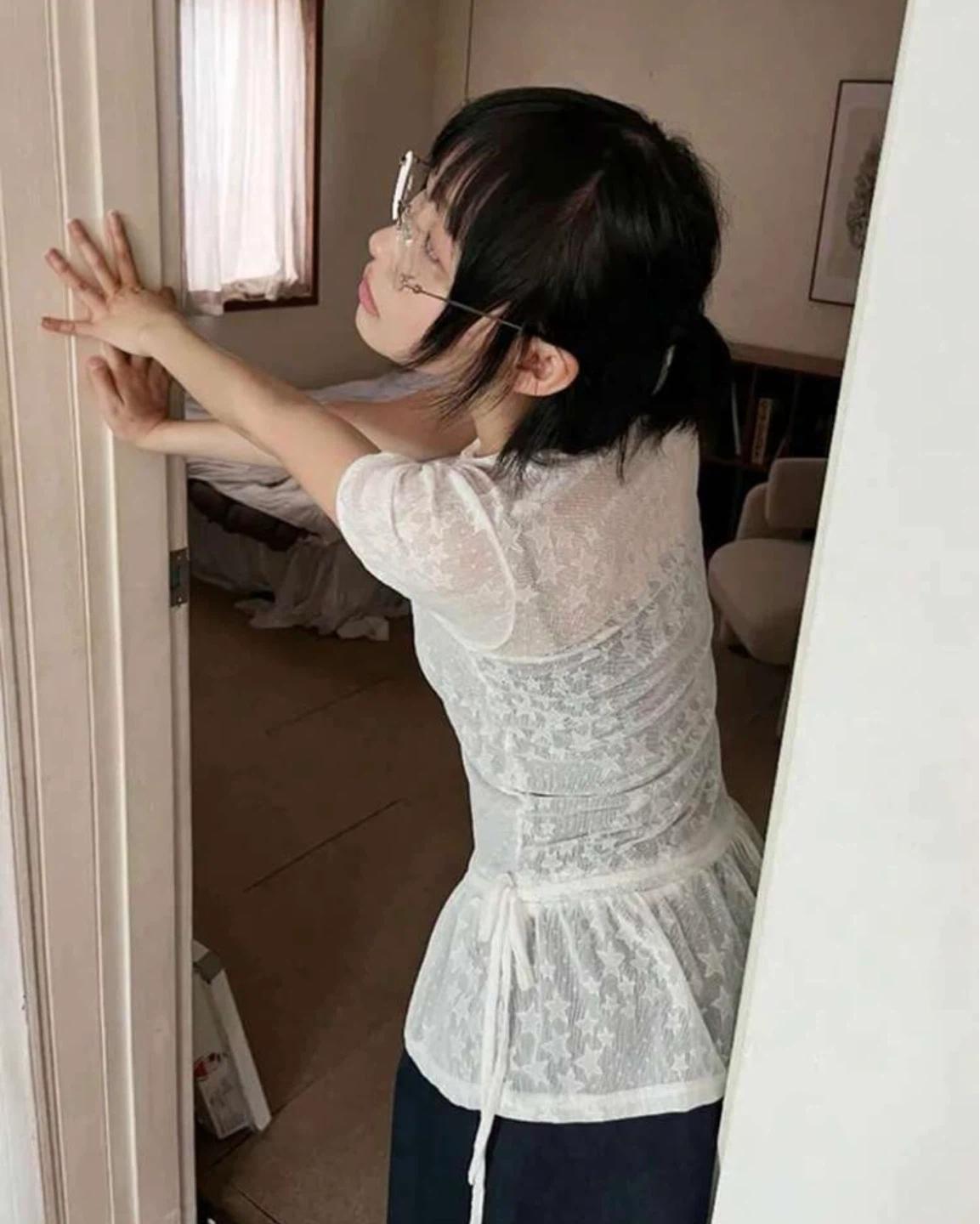 화이트 별 패턴 시스루 반팔 블라우스 2