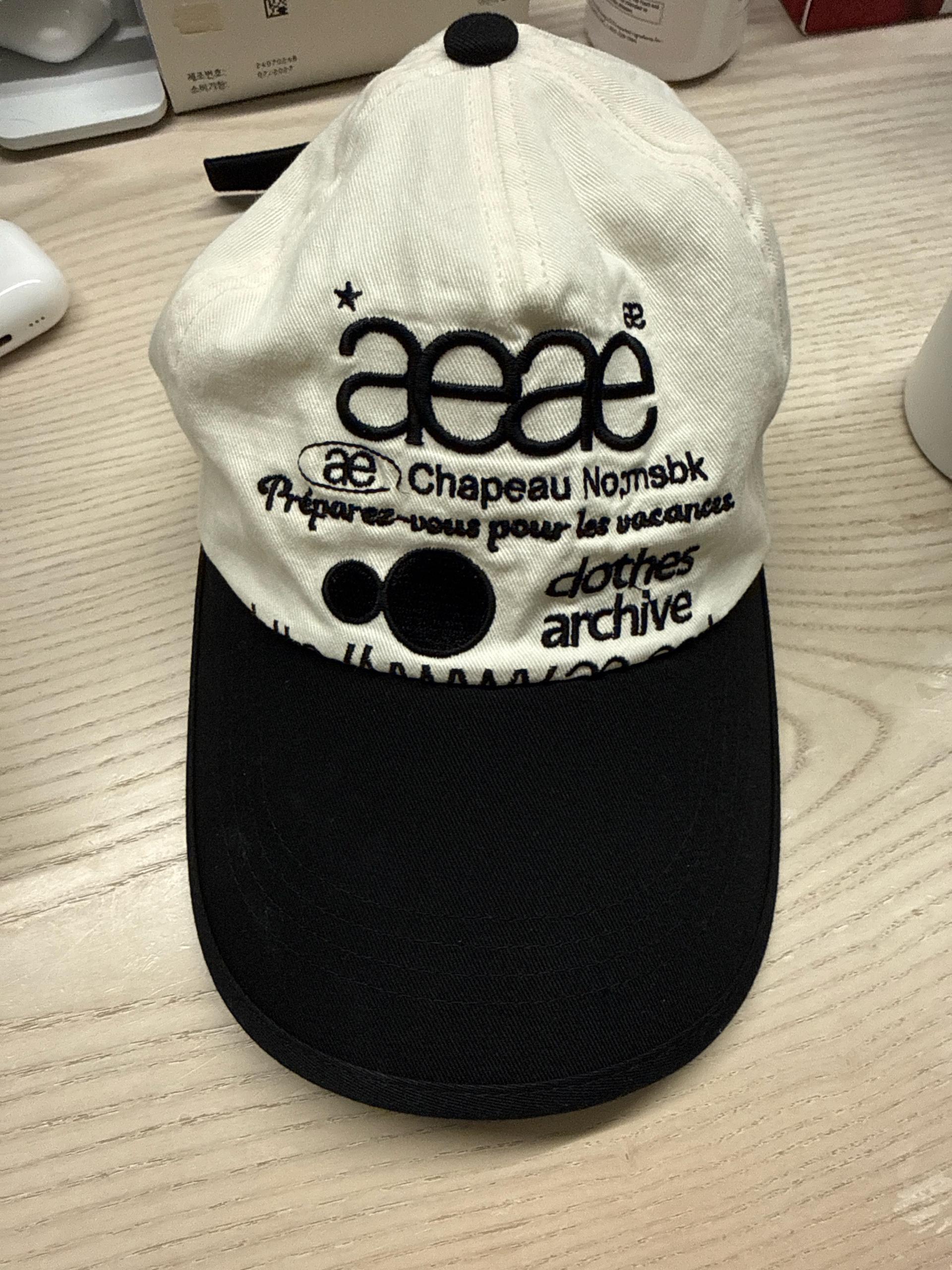 aeae 레터링 그래픽 볼캡 화이트 블랙 3