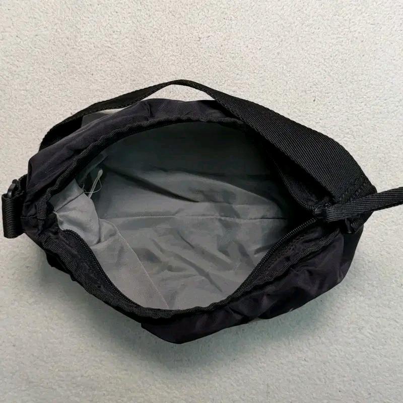 퓨마 나일론 숄더백 블랙 6