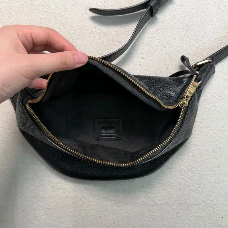 코치 가죽 힙색 블랙 6