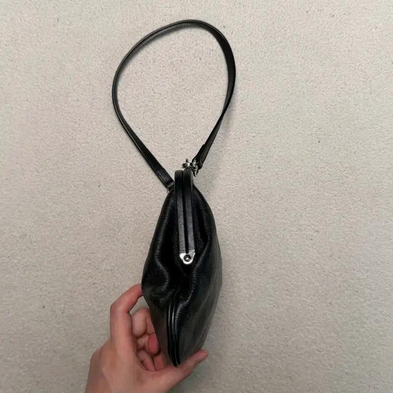 비비안웨스트우드 첼시 클러치백 블랙 4