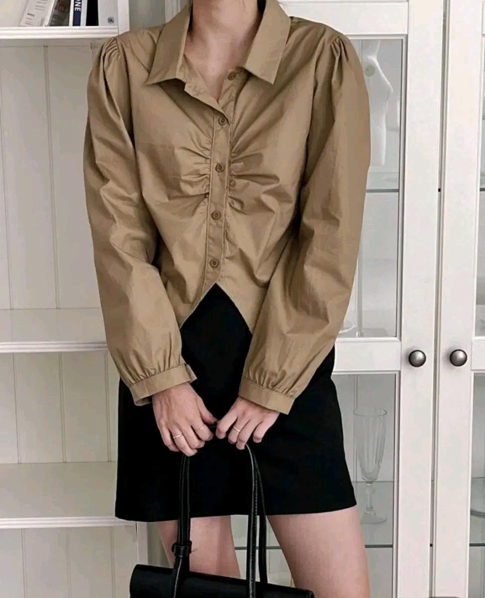 BL302 진베이지 셔링 크롭 블라우스 2