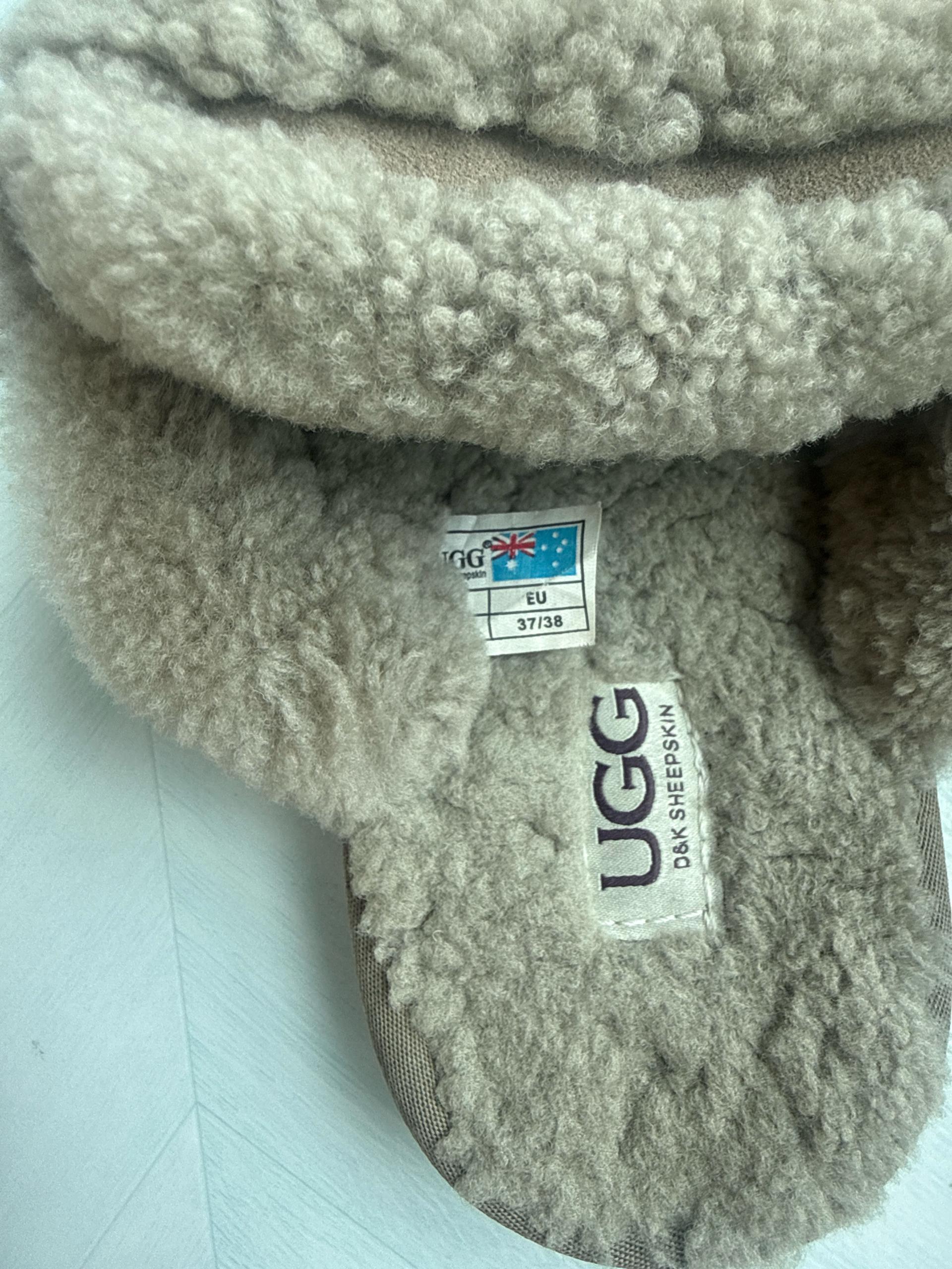 UGG D&K 시어링 퍼 슬리퍼 베이지 4
