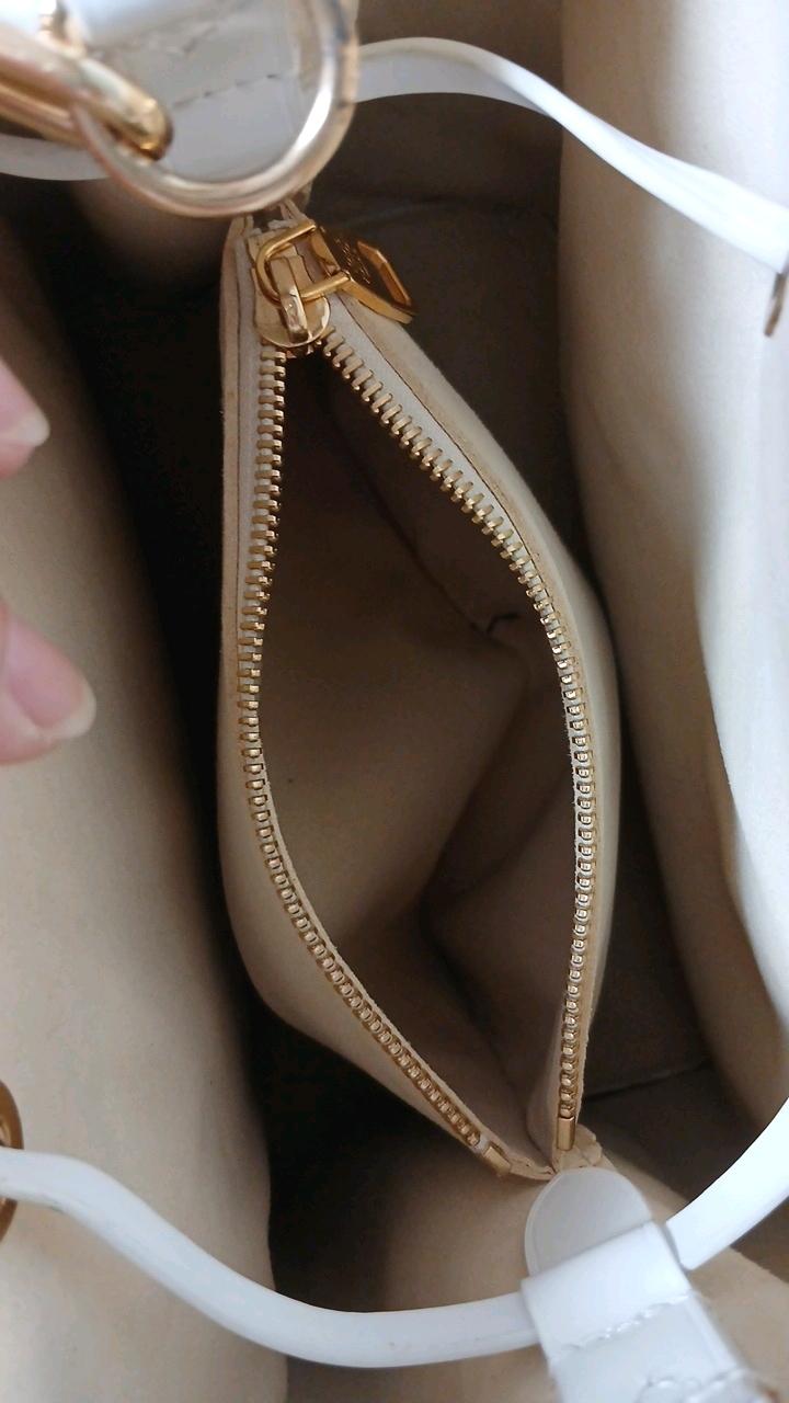 루이비통 에피 네오노에 러브락 버킷백 화이트 8