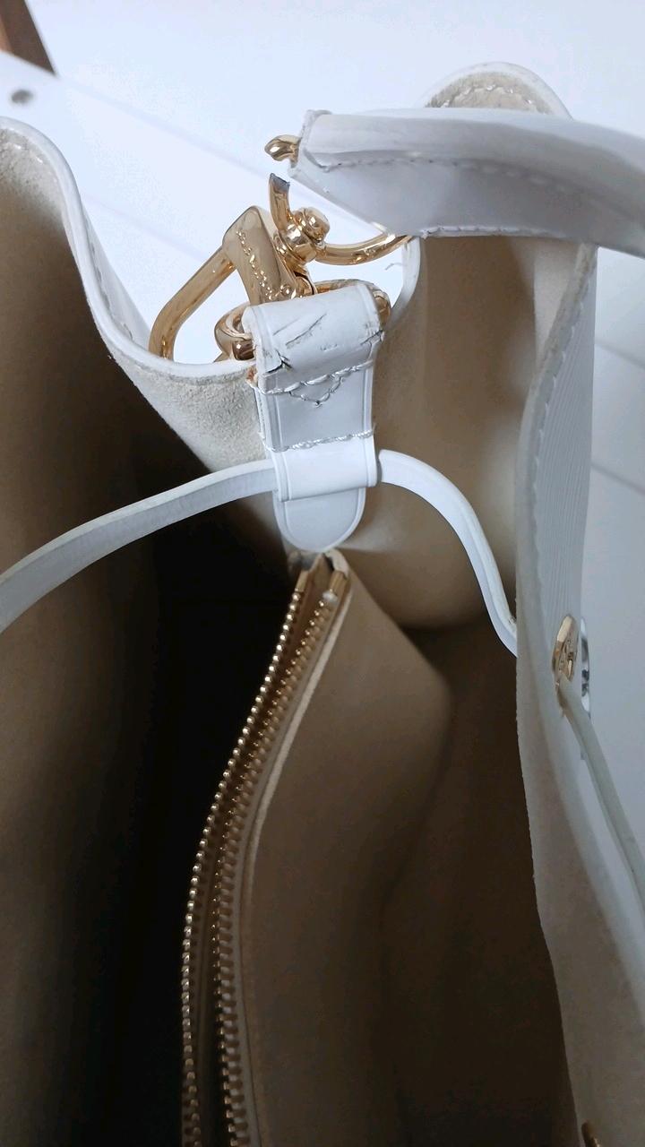 루이비통 에피 네오노에 러브락 버킷백 화이트 10