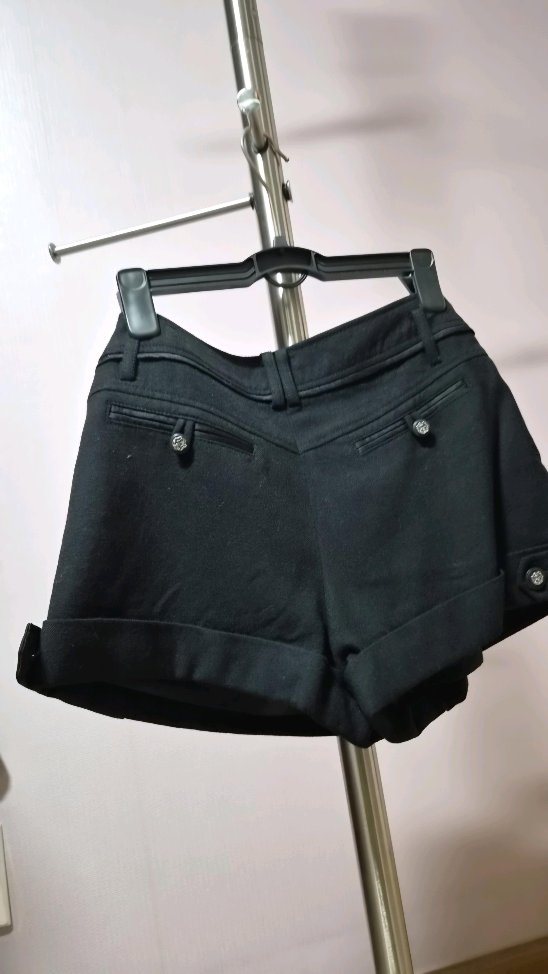 베네통 블랙 롤업 반바지 2