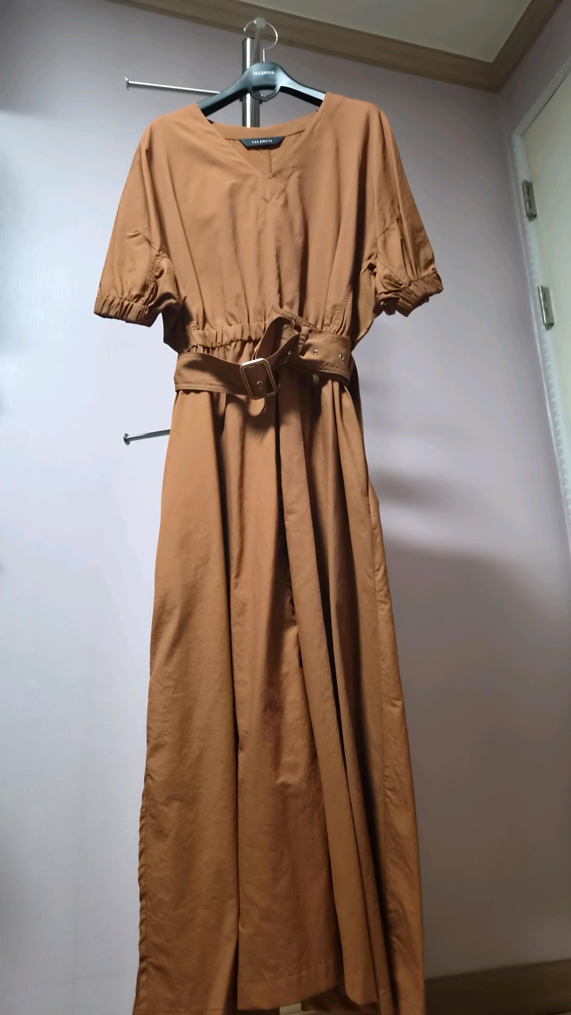 발렌시아 벨티드 반팔 롱 원피스 브라운 3