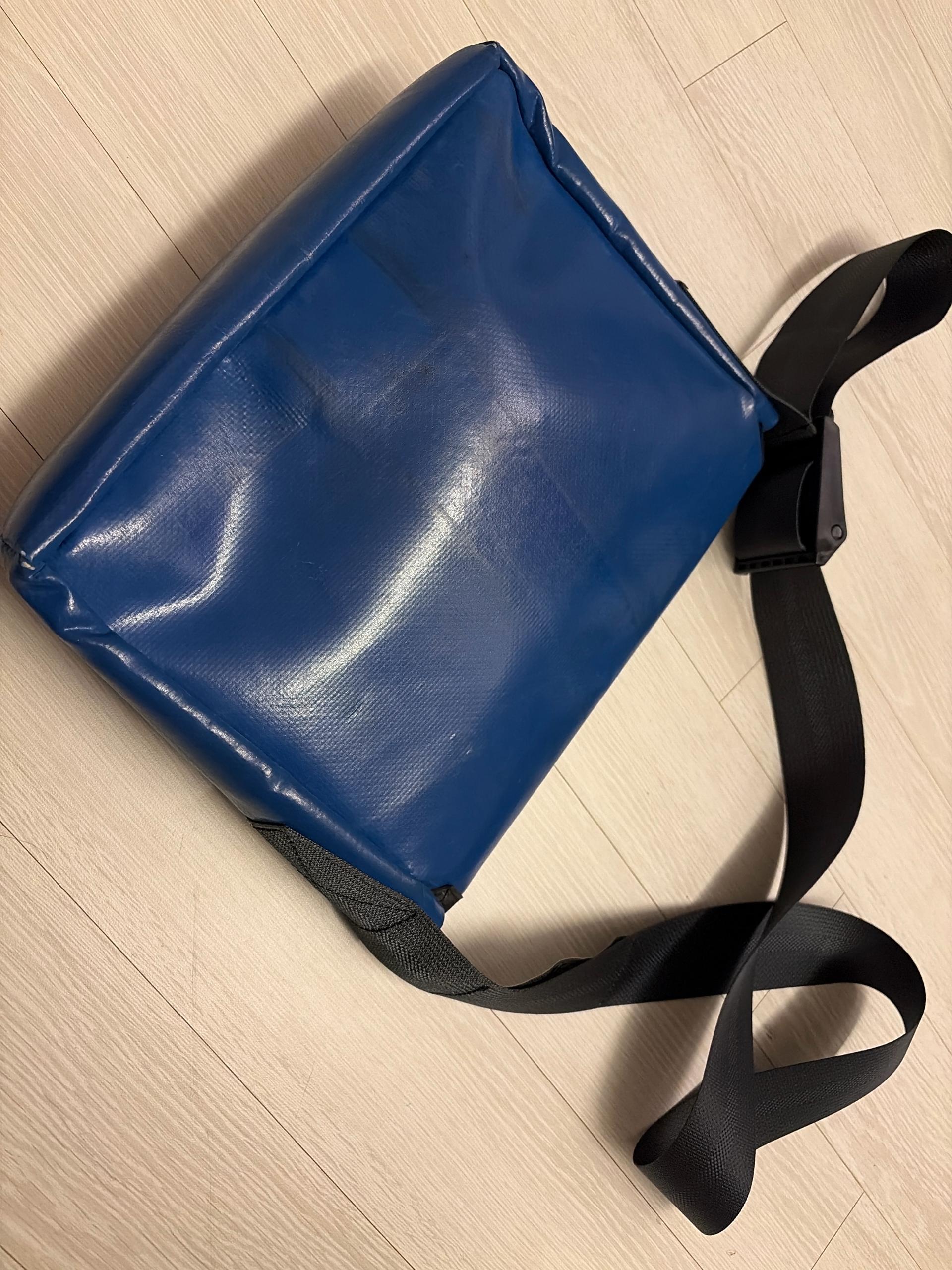 프라이탁 블루 타폴린 메신저백 3