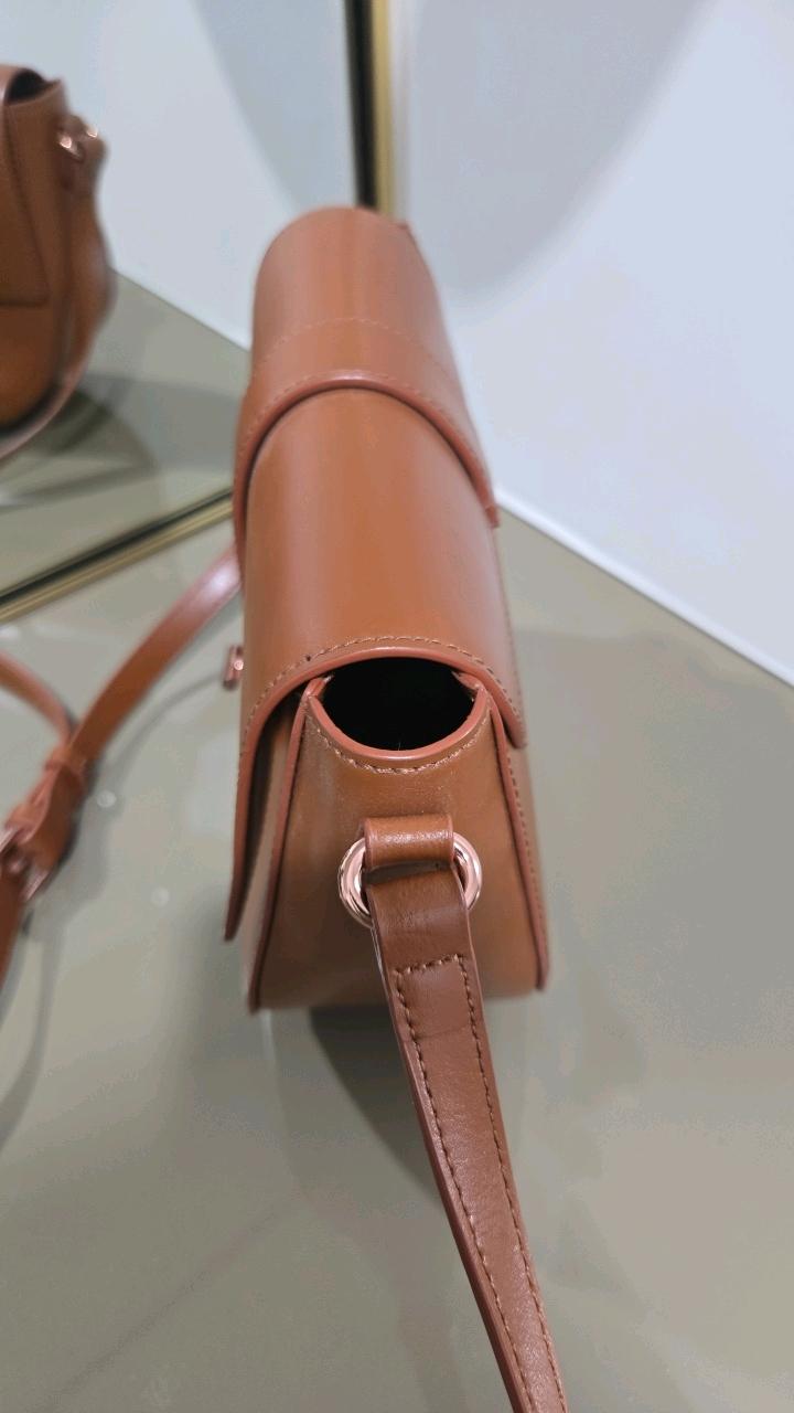 제이에스티나 브라운 레더 새들 크로스백 6