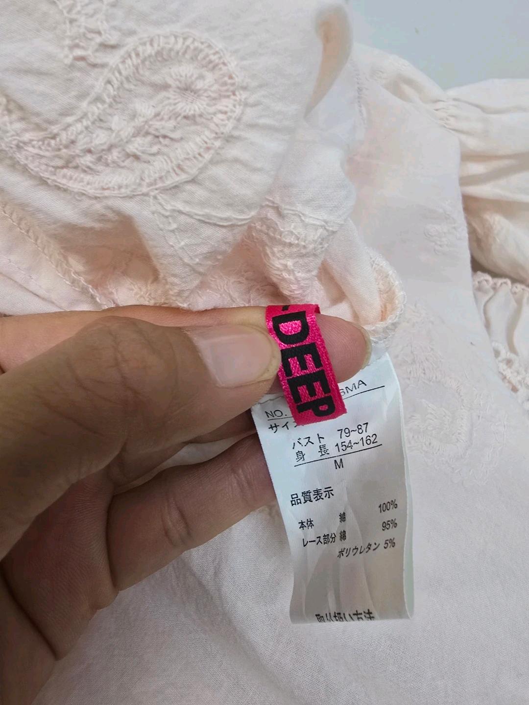 디그딥 digdeep 보석단추 아일렛 블라우스 10