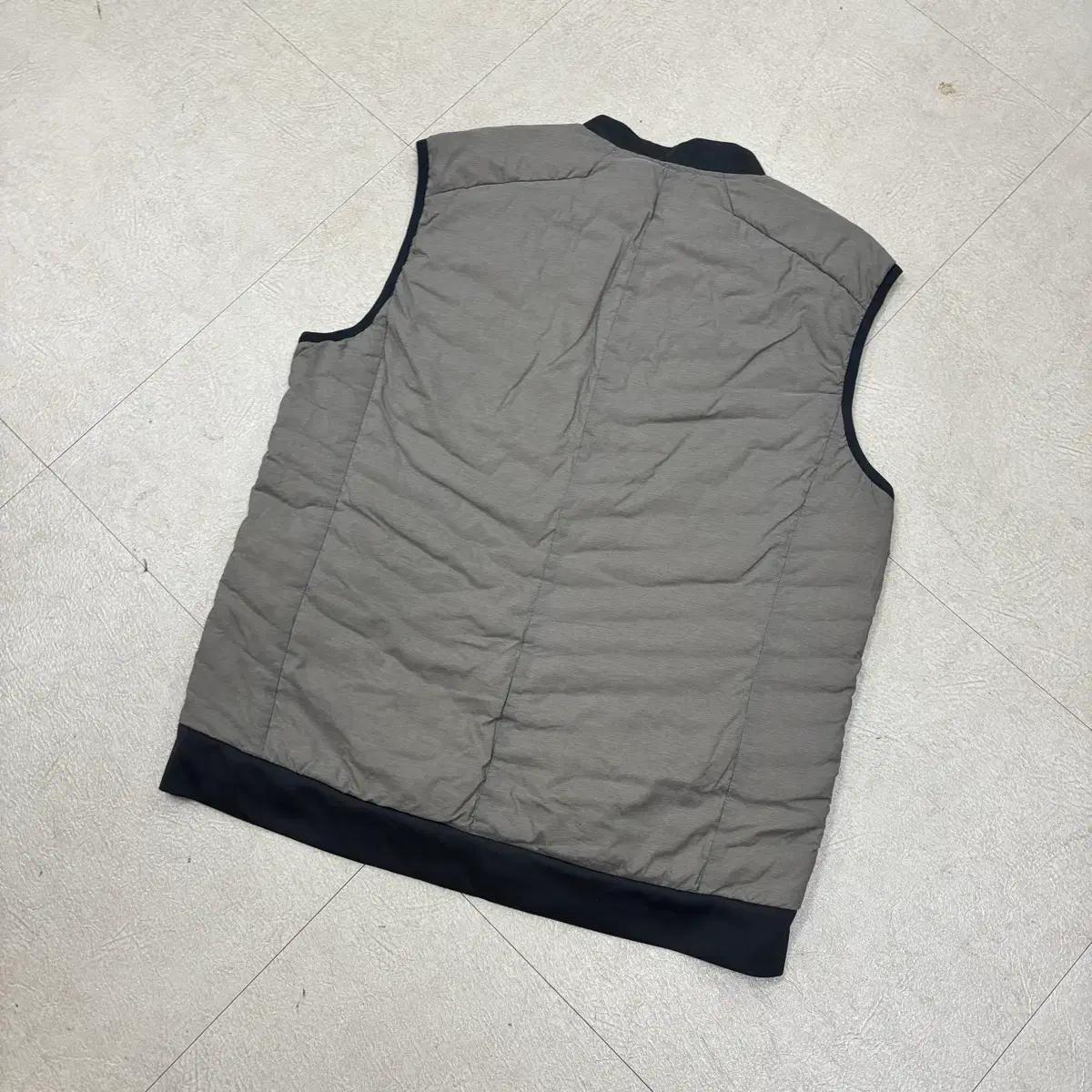 아이더 다운 경량 패딩조끼 4