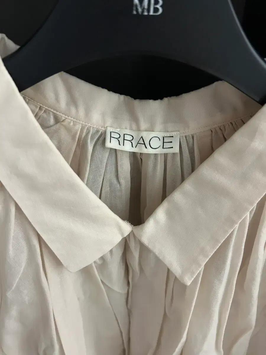 RRACE 블라우스 베이지 3