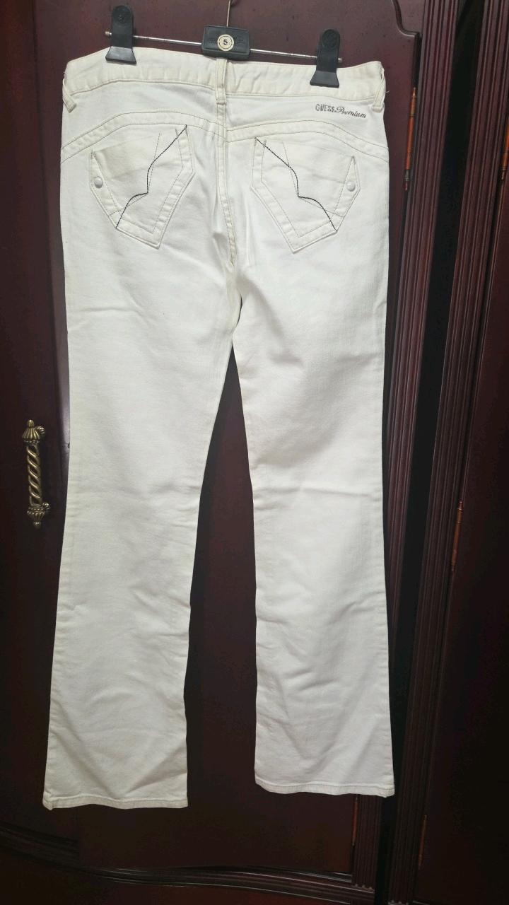 게스 화이트 부츠컷 데님 팬츠 6