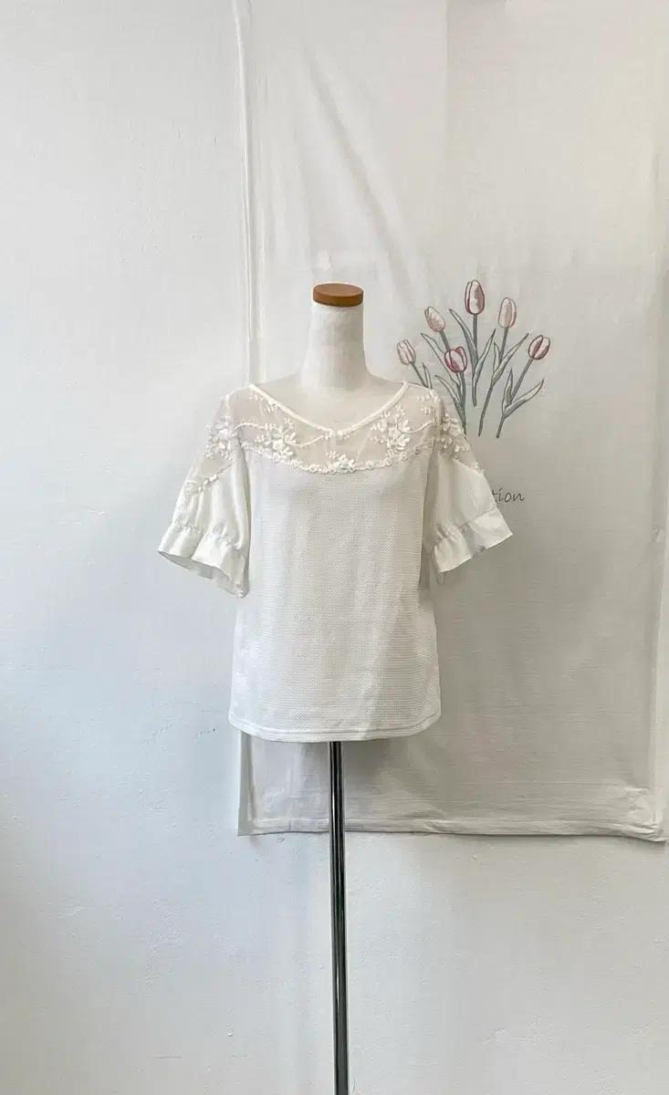 새상품 레이스 시스루 포인트 블라우스 345 2