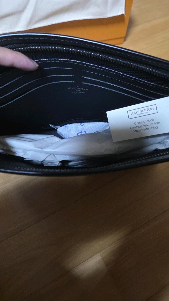 루이비통 모노그램 이클립스 클러치백 4