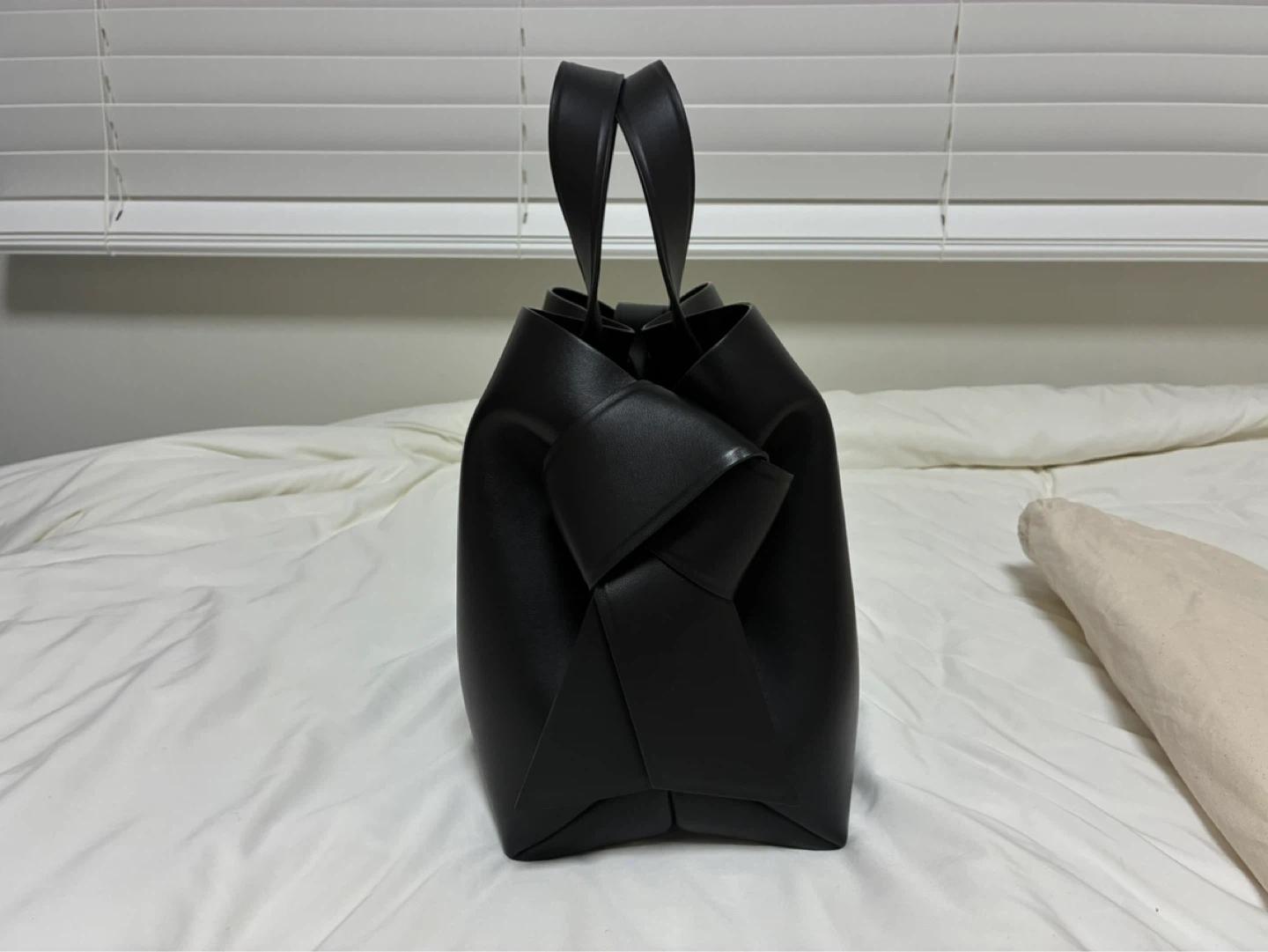 Acne Studios 아크네 스튜디오 무스비 토트백 미디사이즈 블랙 3
