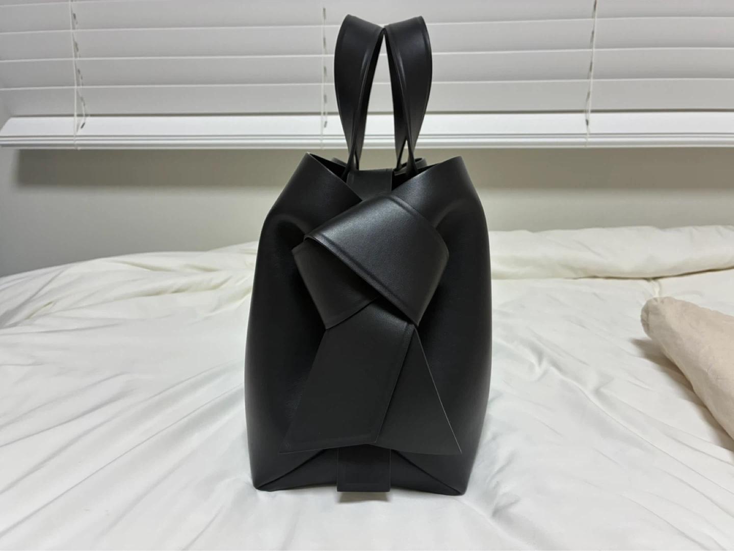 Acne Studios 아크네 스튜디오 무스비 토트백 미디사이즈 블랙 5