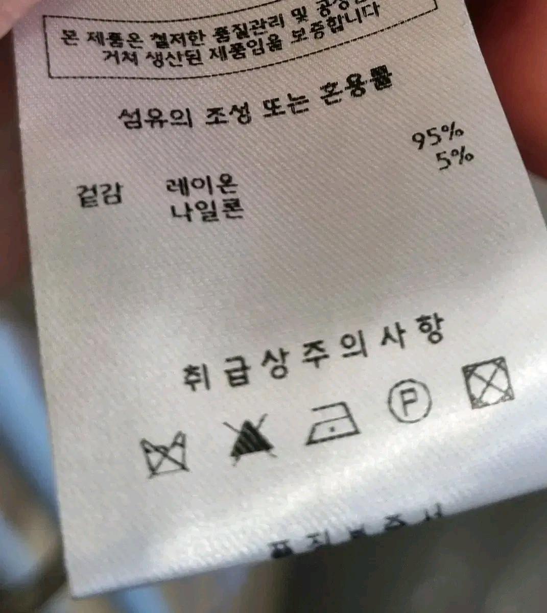 BL258 브이넥콩단추블라우스 7