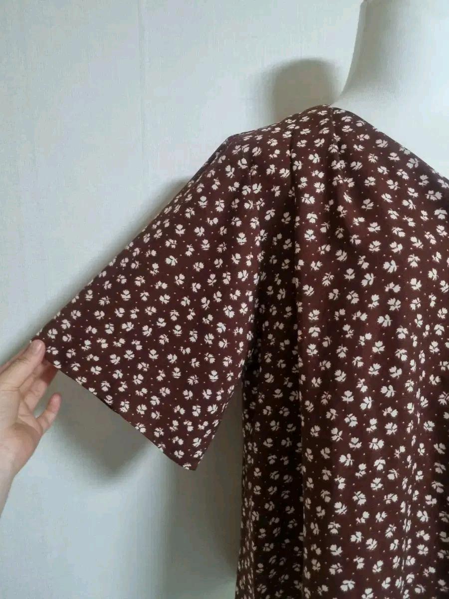 BL32 브라운 플라워 패턴 브이넥 블라우스 3