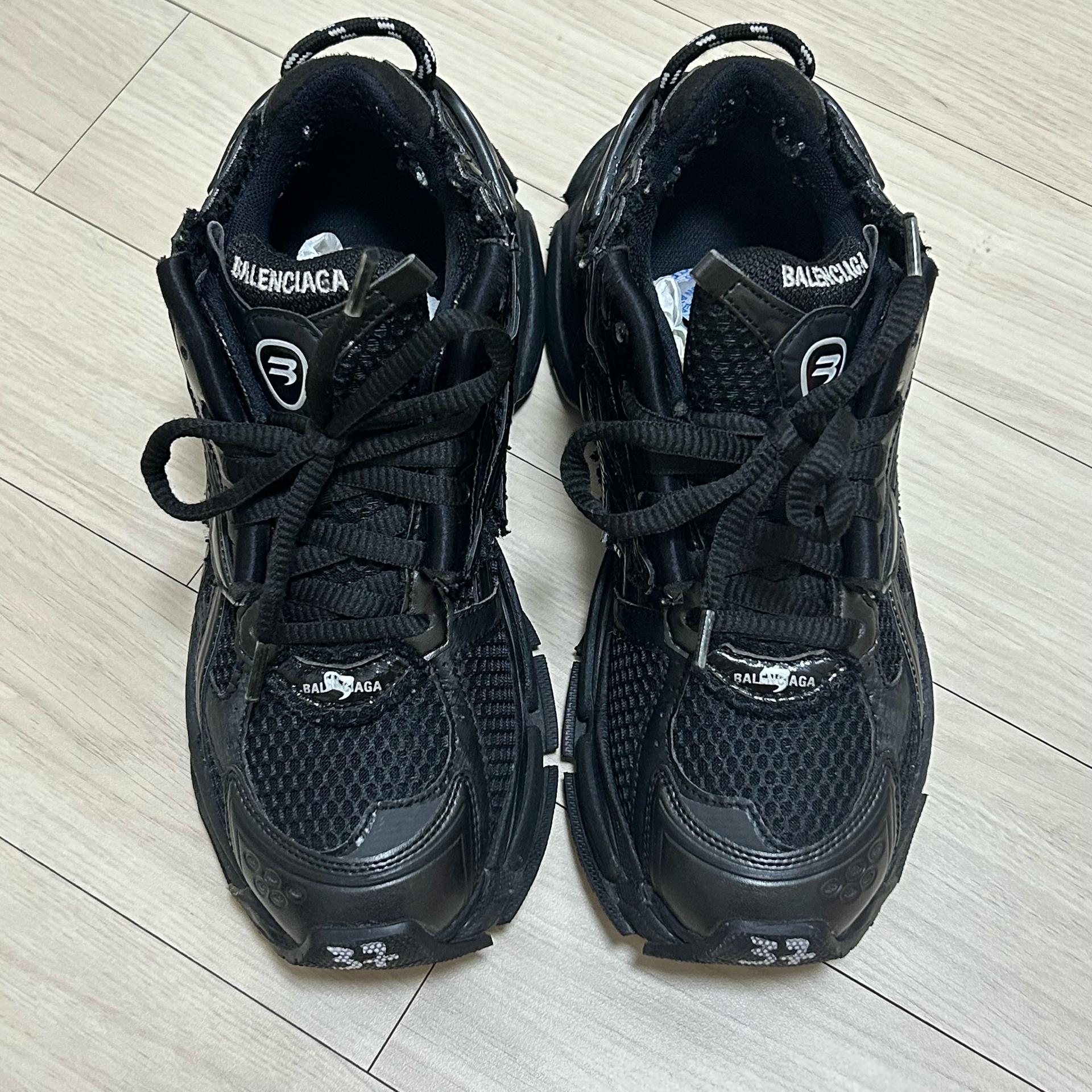 발렌시아가 러너 올 블랙 3