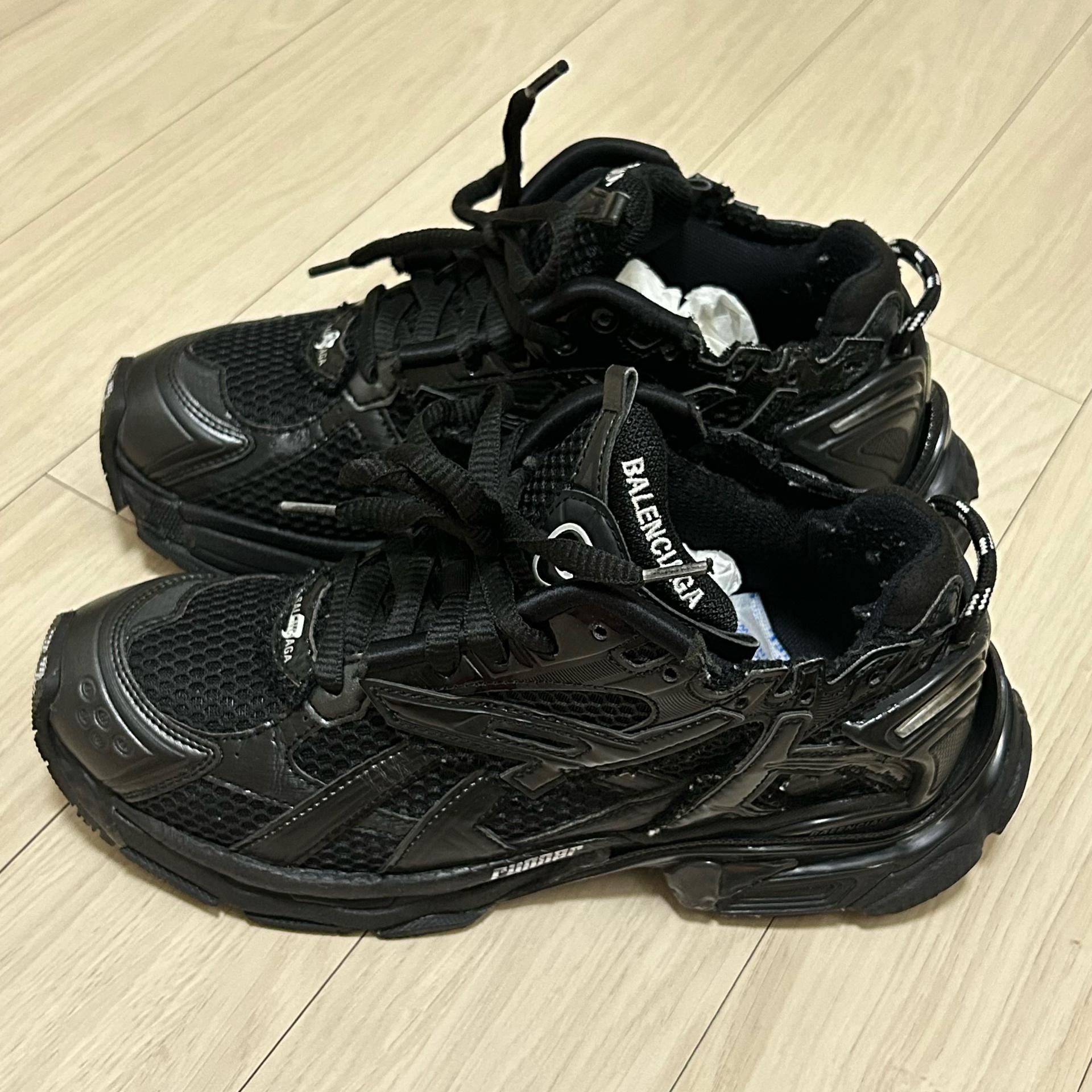 발렌시아가 러너 올 블랙 2