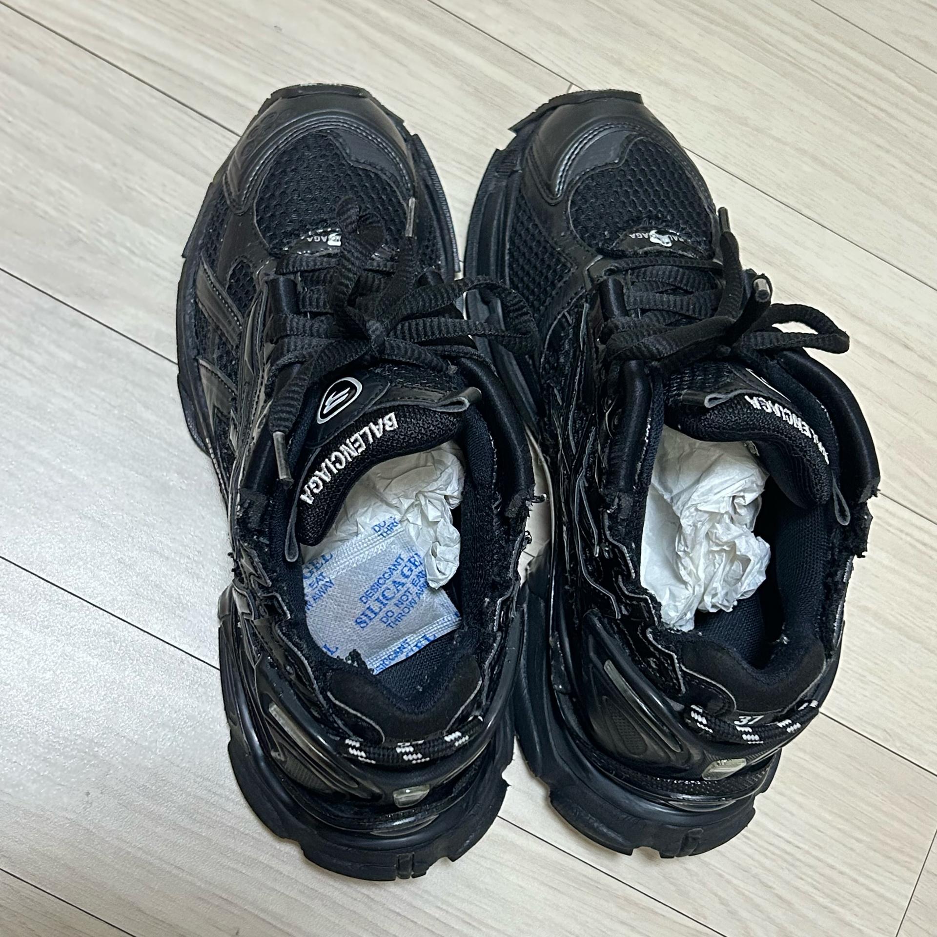 발렌시아가 러너 올 블랙 4