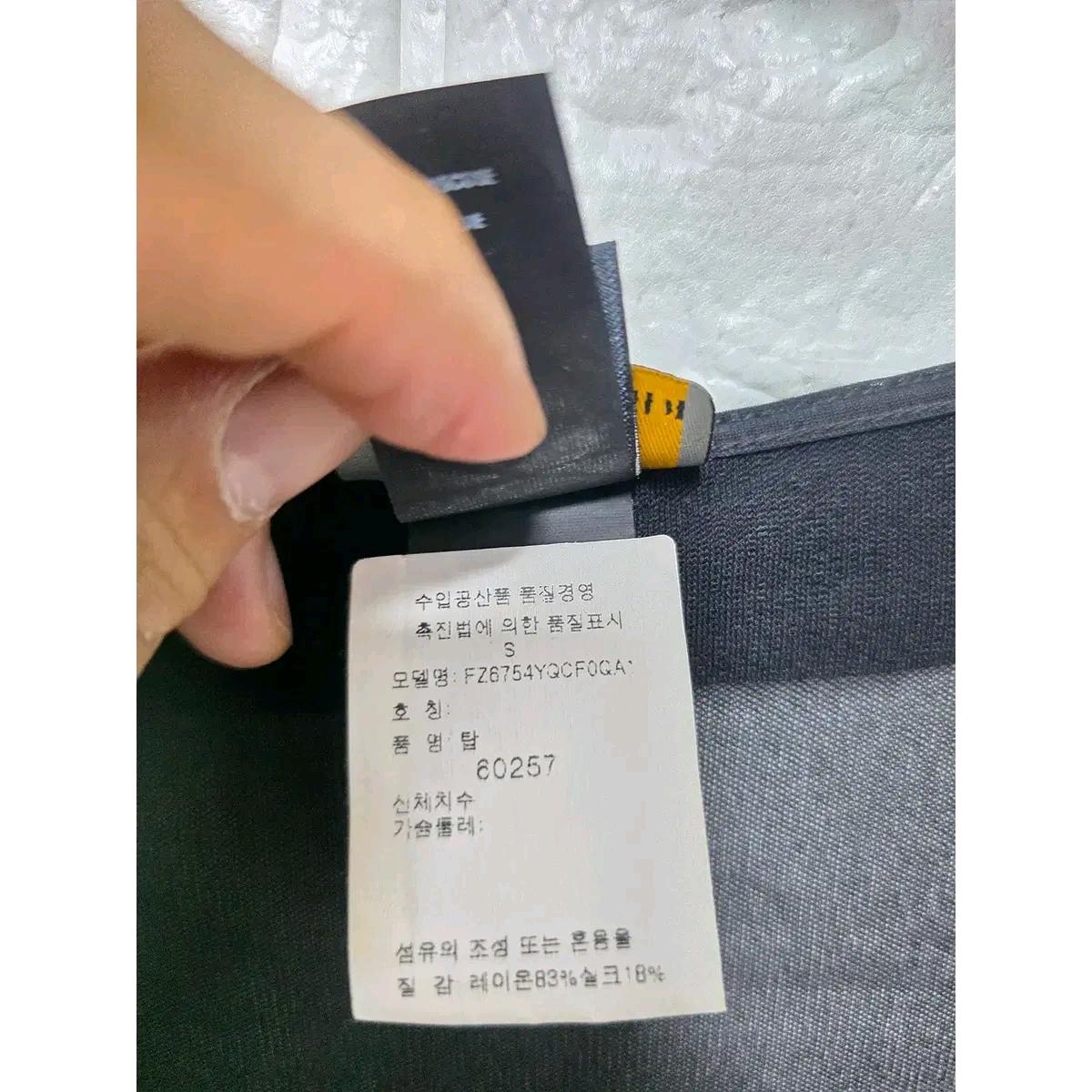S 펜디 FENDI 블랙 U넥 블라우스 D698 4