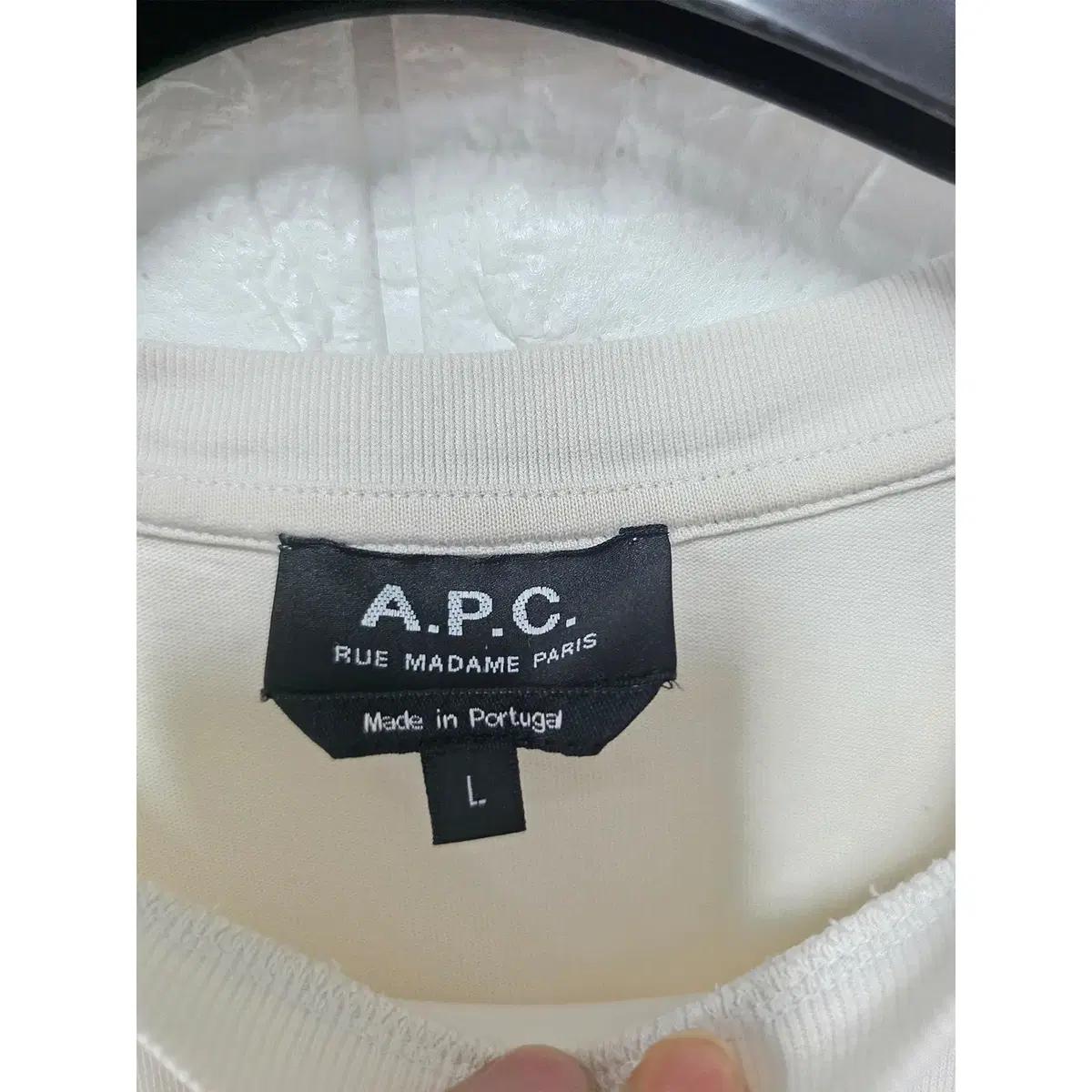 L 아페쎄 APC 화이트 반팔 티 D705 3