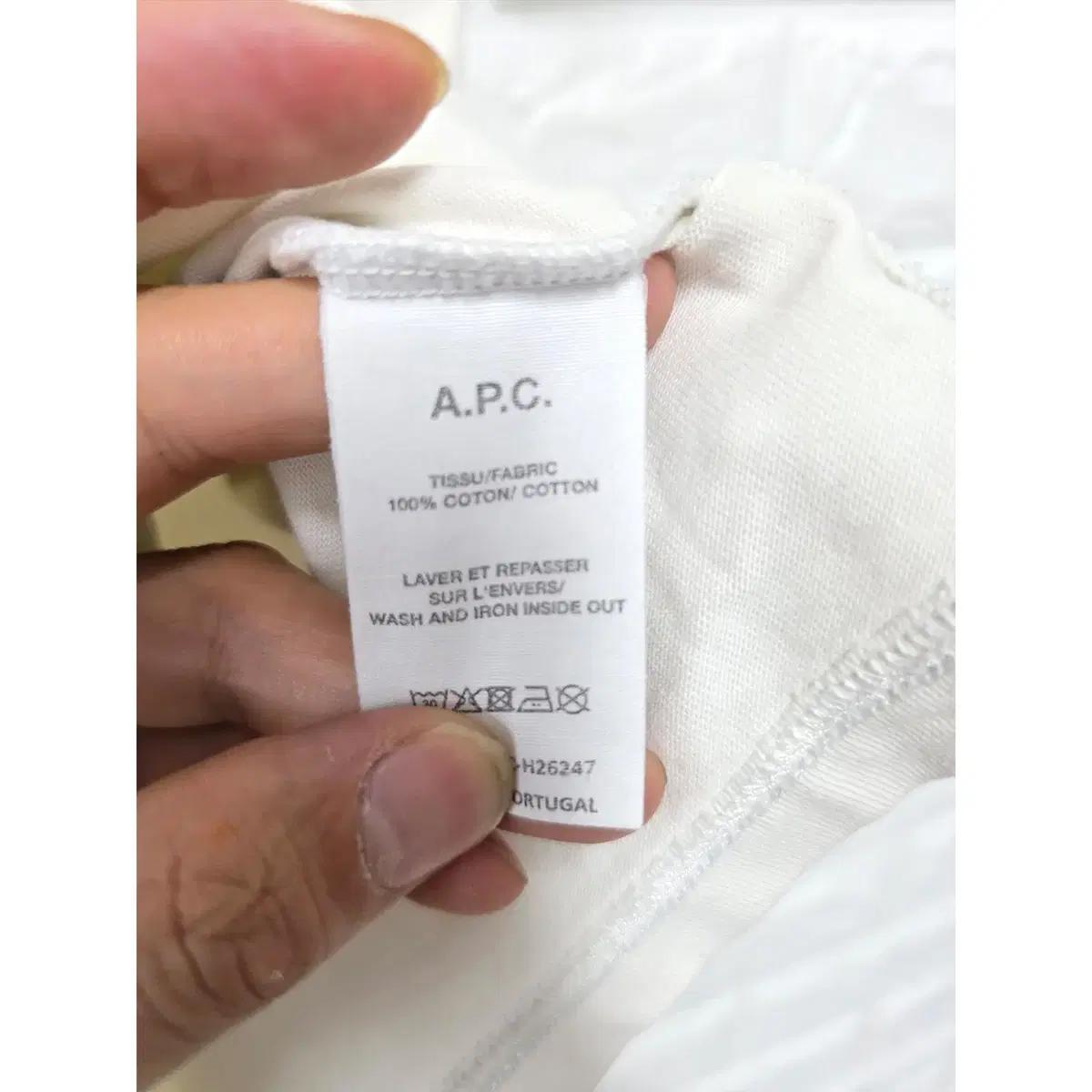 L 아페쎄 APC 화이트 반팔 티 D705 4