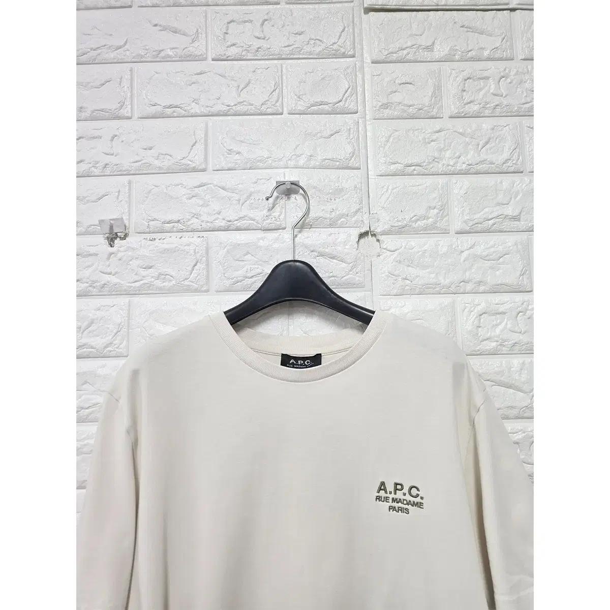 L 아페쎄 APC 화이트 반팔 티 D705 6