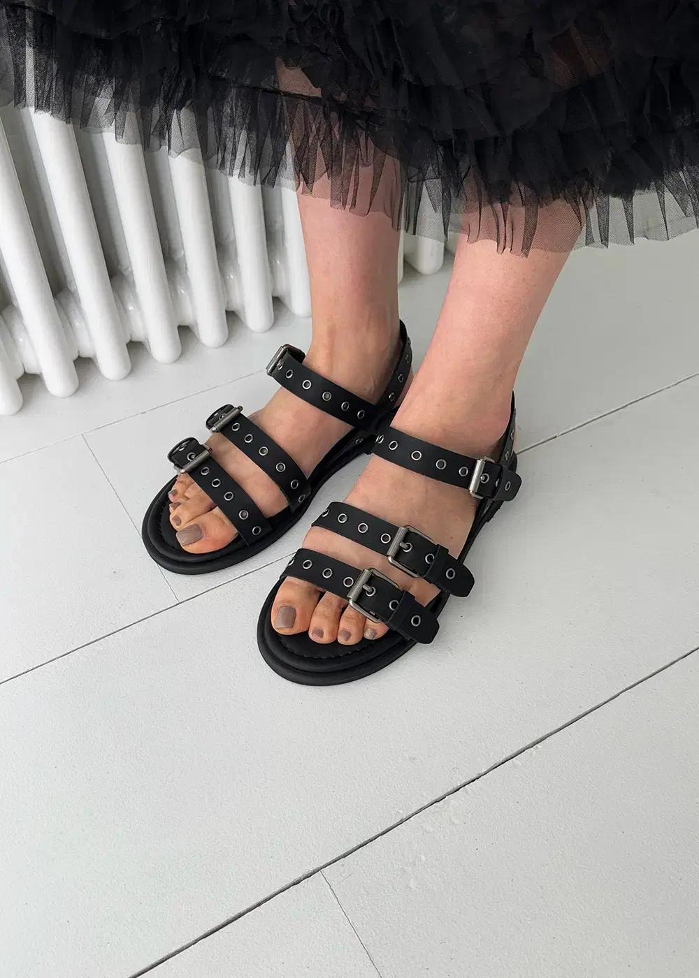 @세일 9532 버클 디테일 1cm 바이크샌들 235 블랙-새상품 10