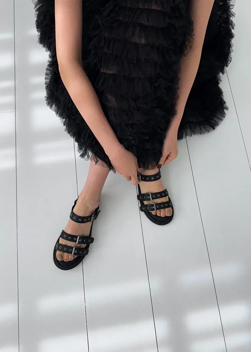 @세일 9532 버클 디테일 1cm 바이크샌들 230 블랙-새상품 11