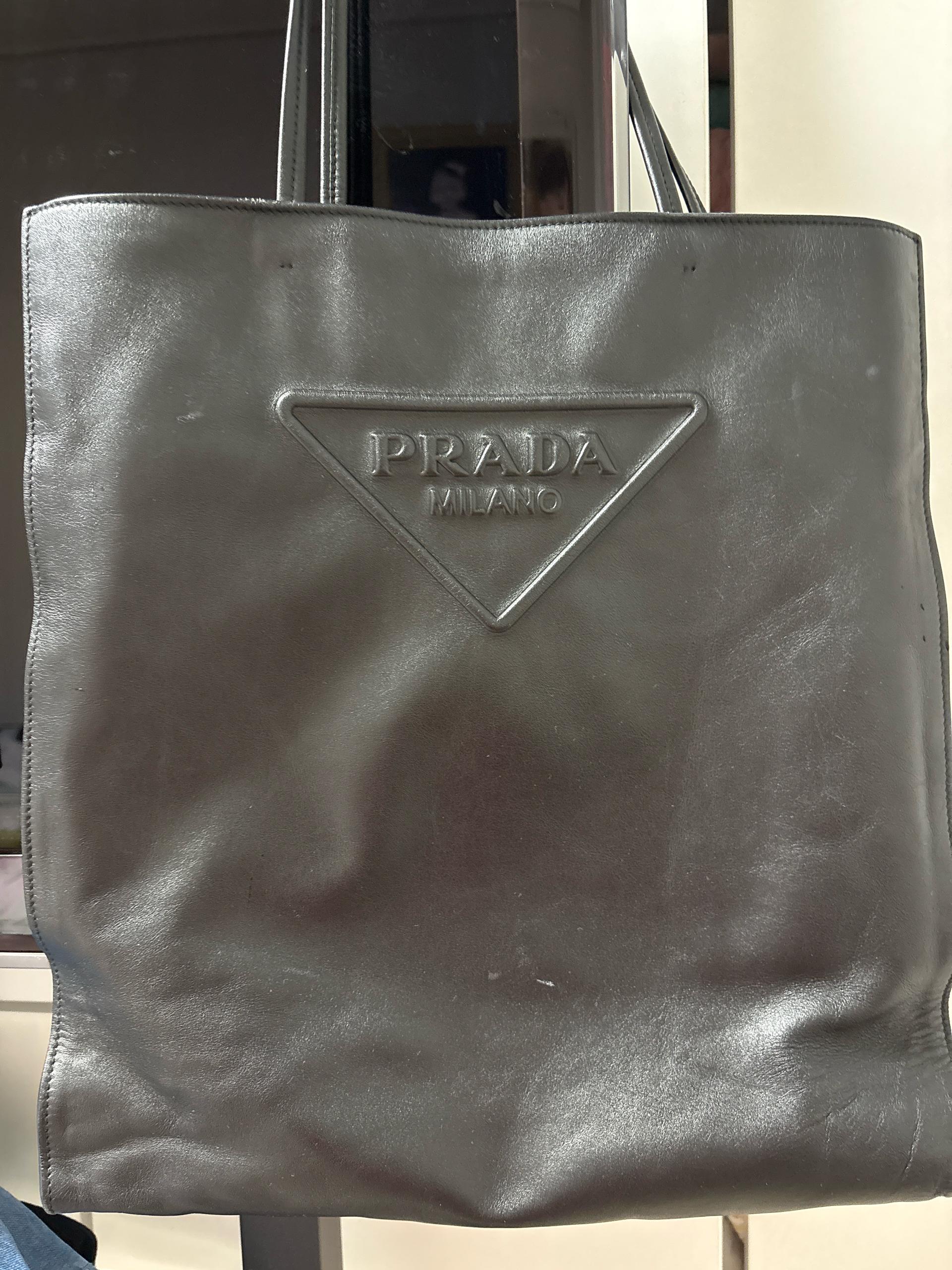 프라다 로고 레더 토트백 블랙 3