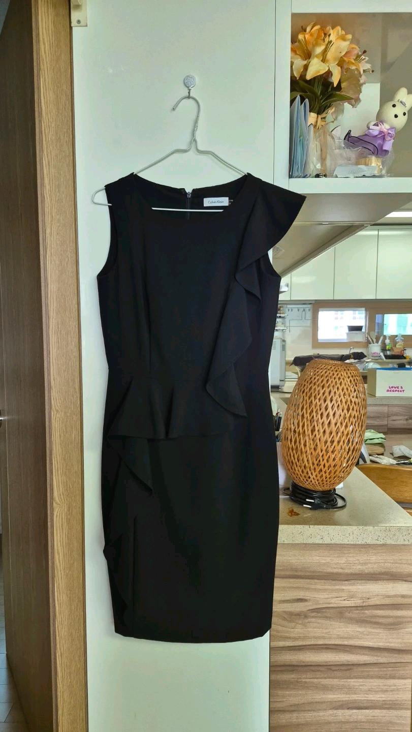 Calvin Klein 블랙 프릴 원피스 사이즈 2 3