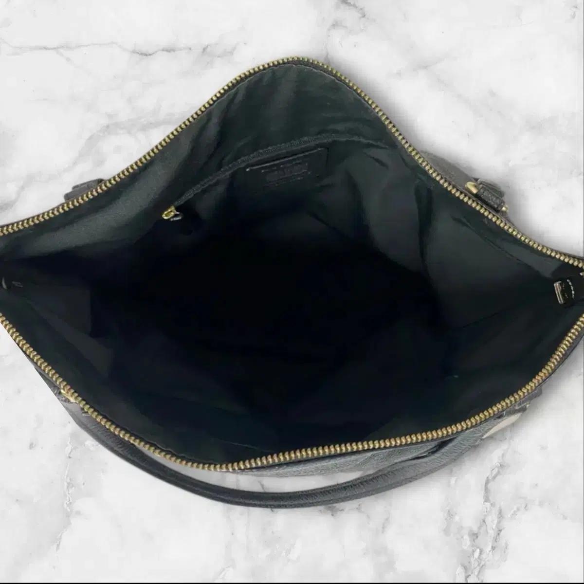 COACH 타일러 가죽 데일리 숄더백 5
