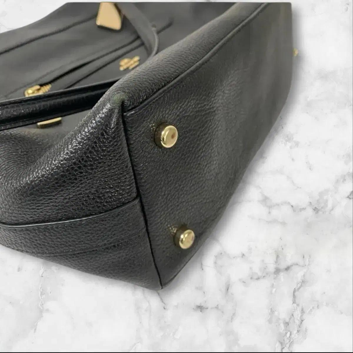 COACH 타일러 가죽 데일리 숄더백 6