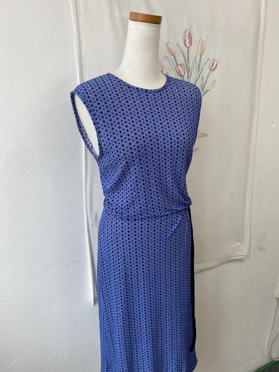 BCBG 가죽끈 포인트 민소매 원피스 4