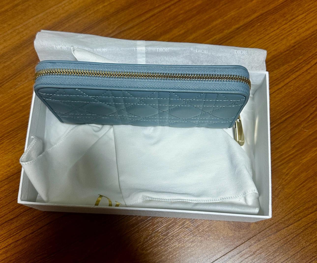 (새상품급)디올 레이디 디올 보야져 장지갑 블루 4