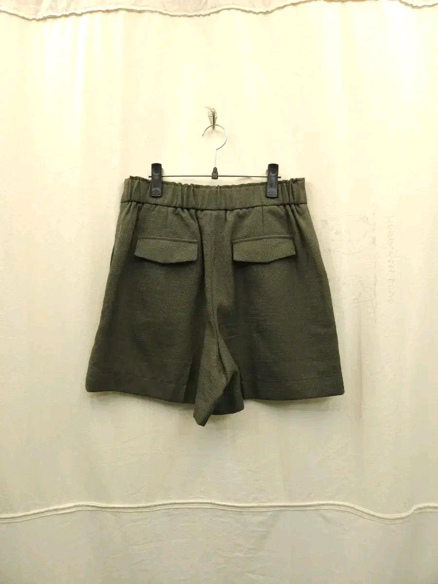 The AtG 카키색 핀턱 반바지 3