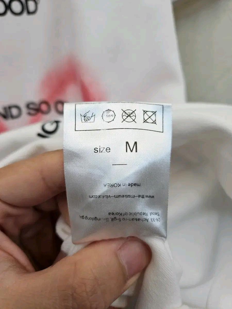 더뮤지엄비지터 하트 스프레이드 티셔츠 화이트 5
